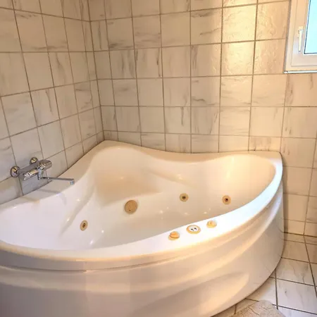 別荘 Cozy Family Summer House In Jegum For 6 With Sauna, Jacuzzi & Wood-fired Hot Tub Oksbøl