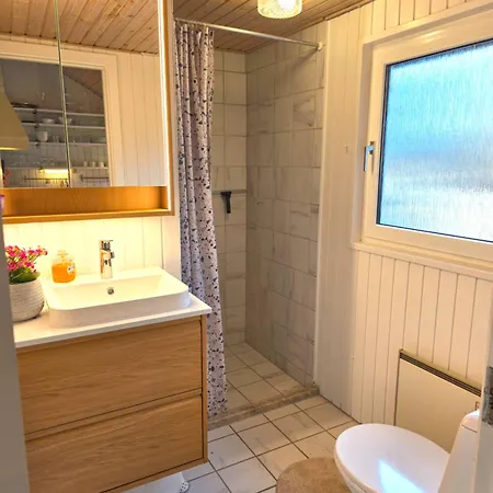 別荘 Cozy Family Summer House In Jegum For 6 With Sauna, Jacuzzi & Wood-fired Hot Tub Oksbøl